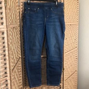 Levi’s Totally Shaping pull-on skinny Jeans
